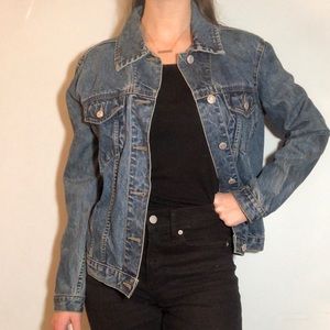 ❤️ GAP BLUE JEAN JACKET SIMILAR TO LEVI’S